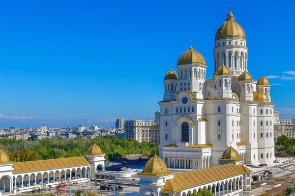 Sfințirea Catedralei Mântuirii Neamului Românesc, cea mai mare biserică ortodoxă din lume